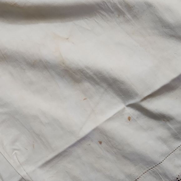 Hand Tatted Lace Vintage Slip from late 1800's / White Skirt - Picture 3 of 6
